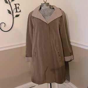 POTRAIT | 3/4 Trench w/ Hood